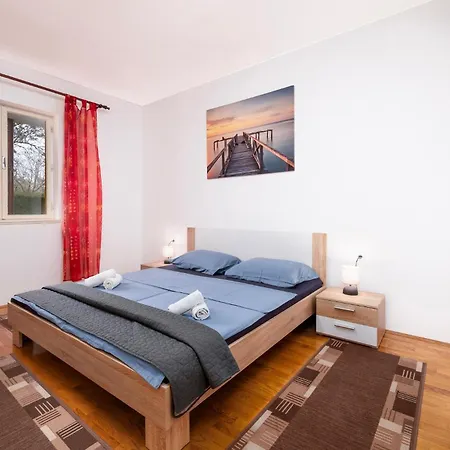 2 Bedroom Beautiful In Apartment Fazana