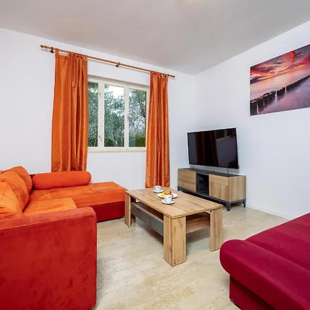 Apartment 2 Bedroom Beautiful In
