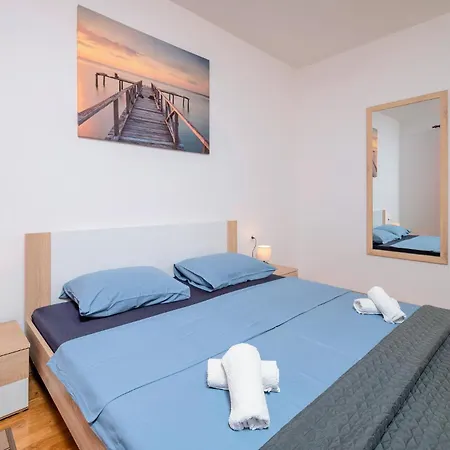 Apartment 2 Bedroom Beautiful In *