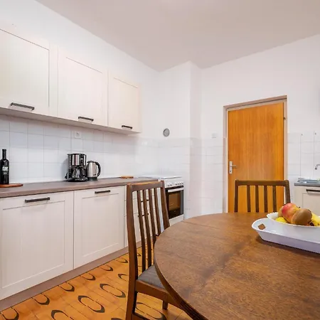 Apartment 2 Bedroom Beautiful In *