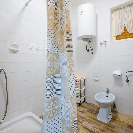 Apartment 2 Bedroom Beautiful In
